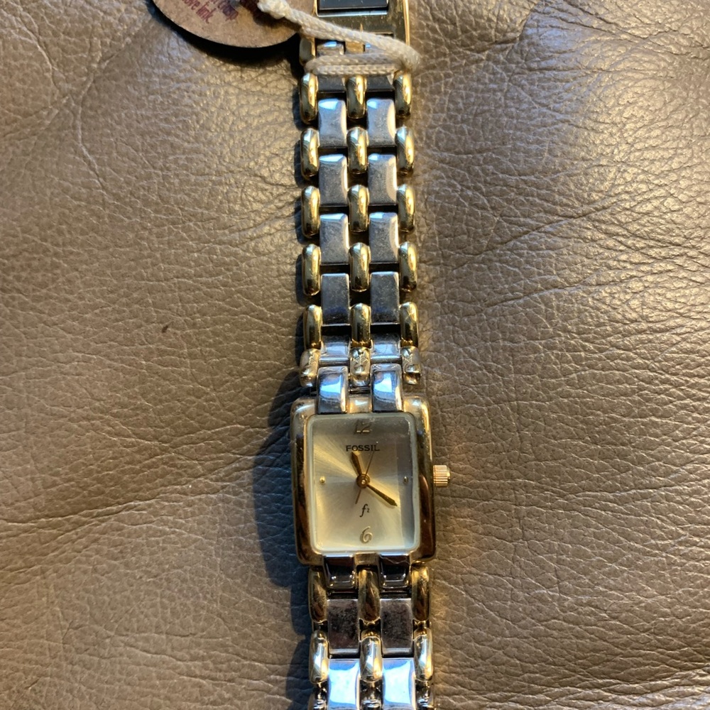 Women’s Fossil Watch, never worn, tags still on it.